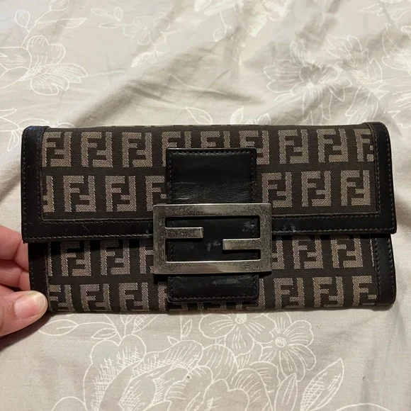 Fendi Long Wallet - Picture 3 of 11